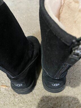 Uggs youth boots